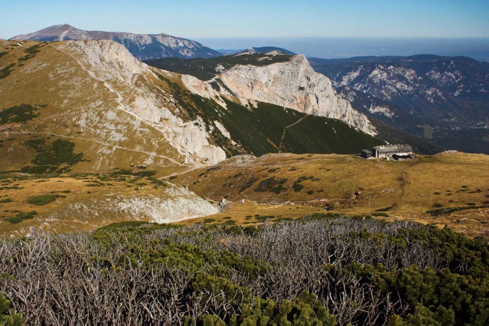 An image depicting the trail BergZeitReise Tagestourentipp - Rax and its surrounding area.