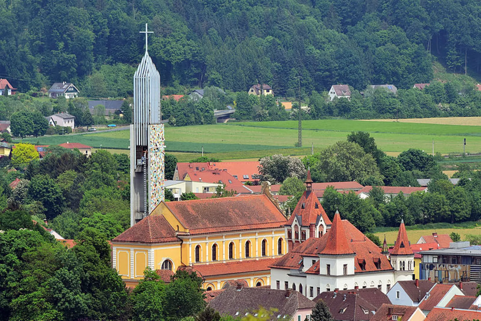 An image depicting the trail Feldbach - Bad Gleichenberg Trail and its surrounding area.