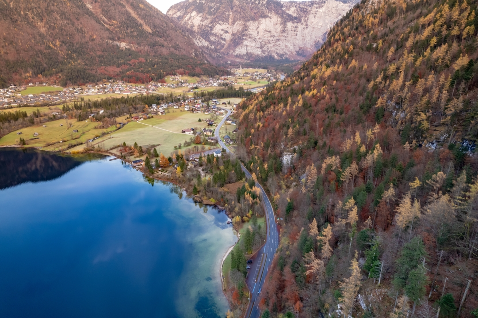 An image depicting the trail Wasserfall Wand from Obertraun Dachsteinhöhlen and its surrounding area.