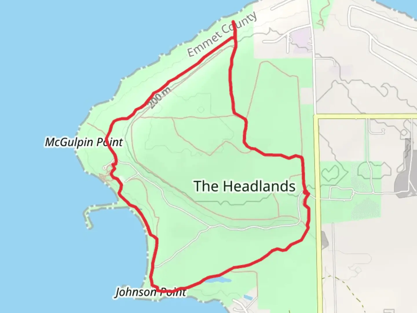 An image depicting the trail The Headlands Loop and its surrounding area.