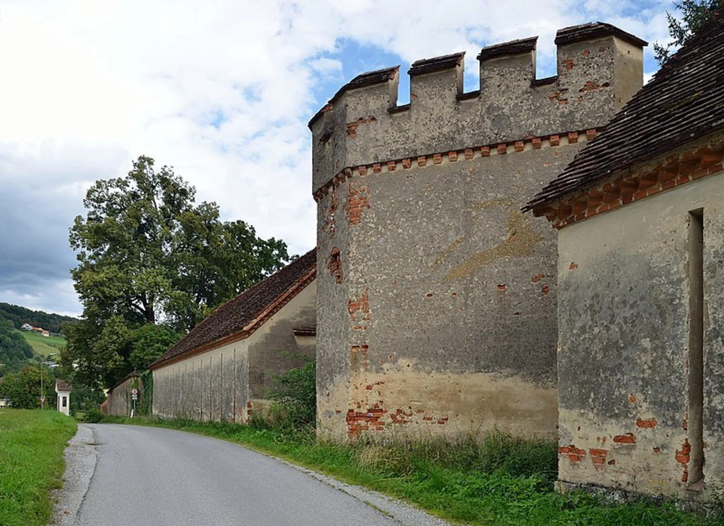 An image depicting the trail From Weiz to the Raas Summit and its surrounding area.