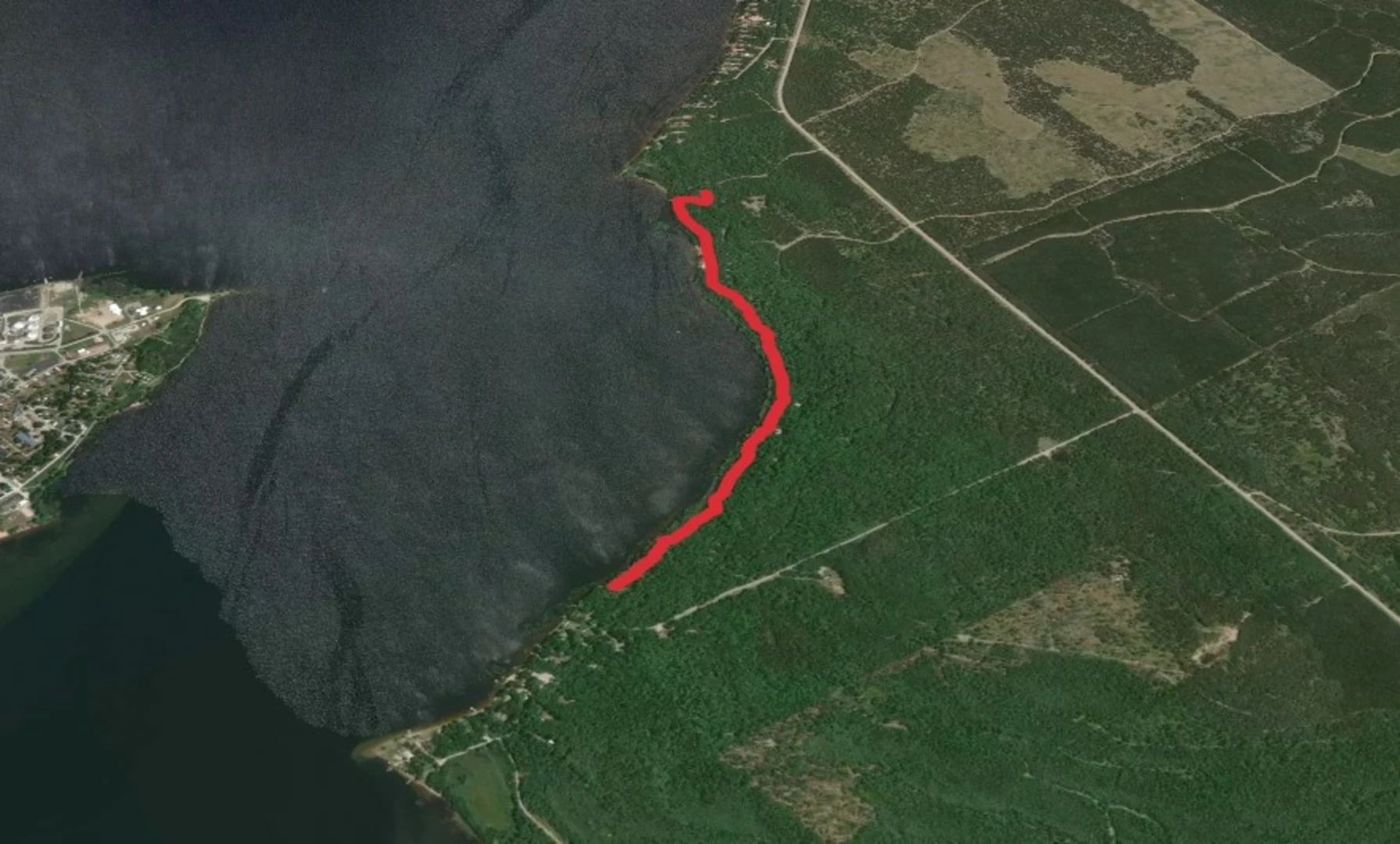 An image depicting the trail Maywood Bayshore Trail and its surrounding area.