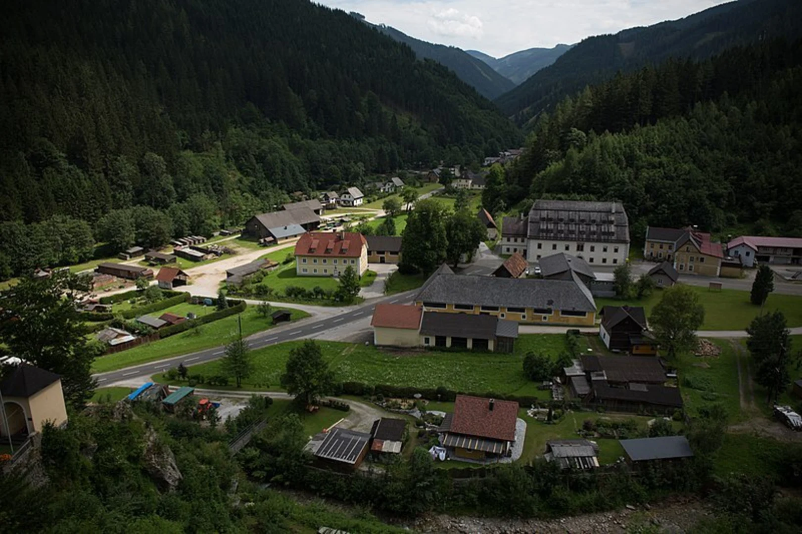 An image depicting the trail Habsburg Mile and its surrounding area.