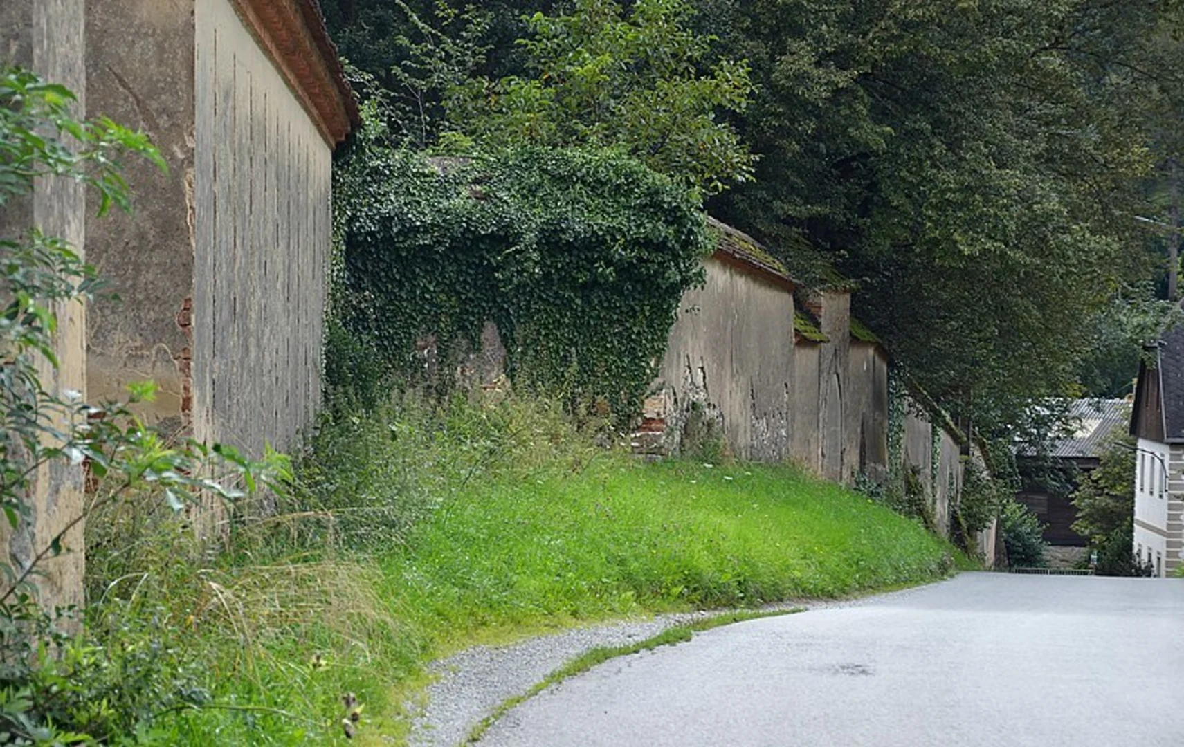 An image depicting the trail From Weiz to Anger and its surrounding area.