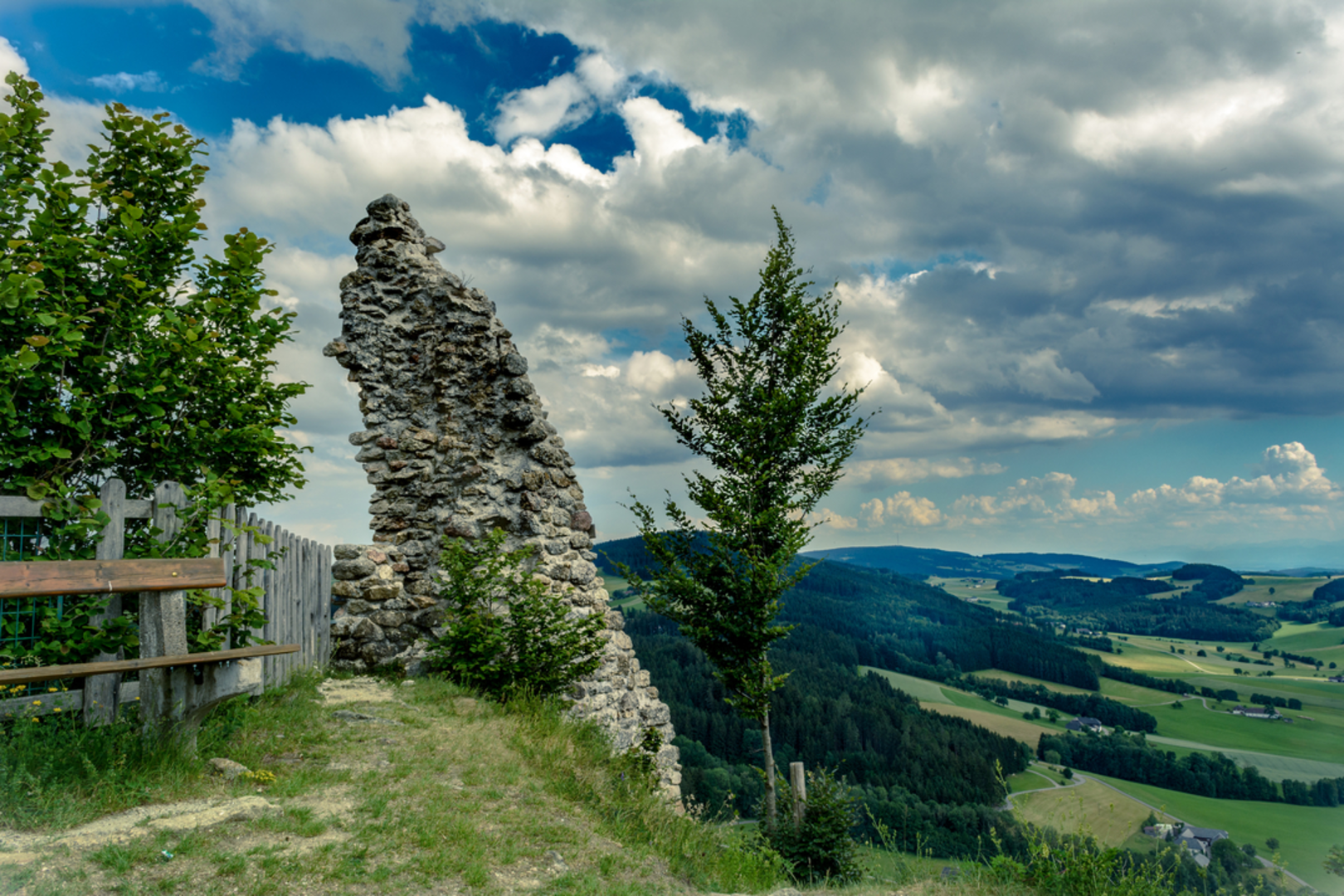 An image depicting the trail Hubertusrunde and its surrounding area.