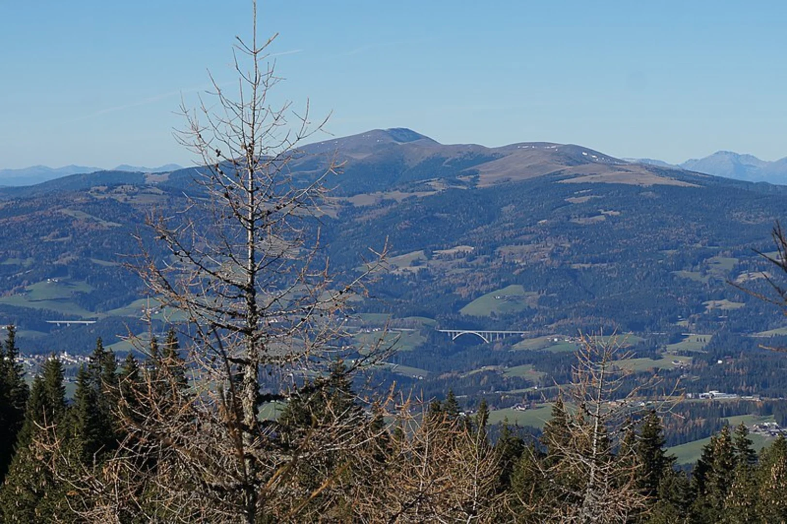 An image depicting the trail Bärenofen Trail and its surrounding area.
