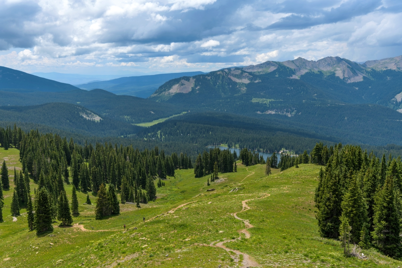 An image depicting the trail Copley Lake Trail via Gunnsight Pass and its surrounding area.