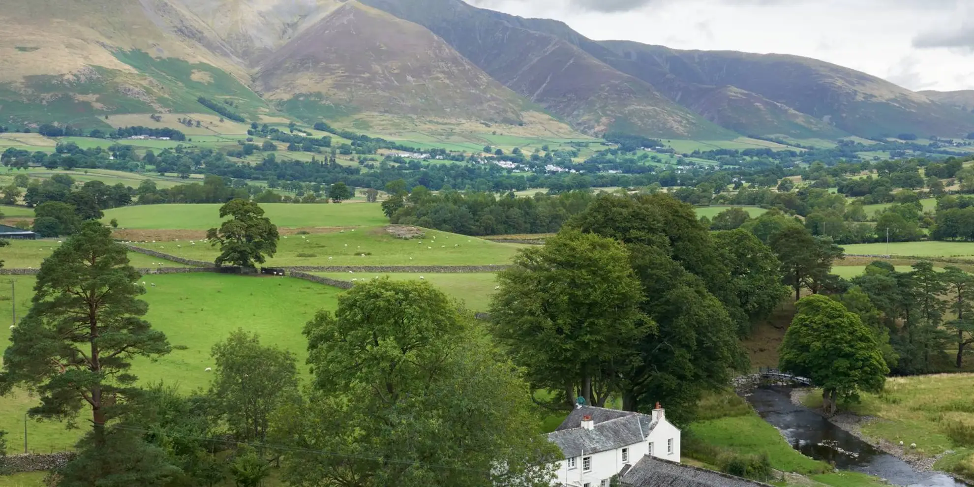 An image depicting the trail Blencathra Loop via Hall's Fell and its surrounding area.