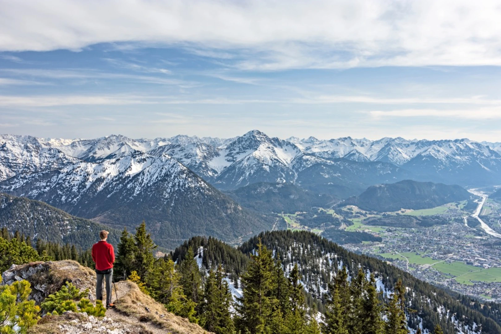 An image depicting the trail Lechweg and its surrounding area.