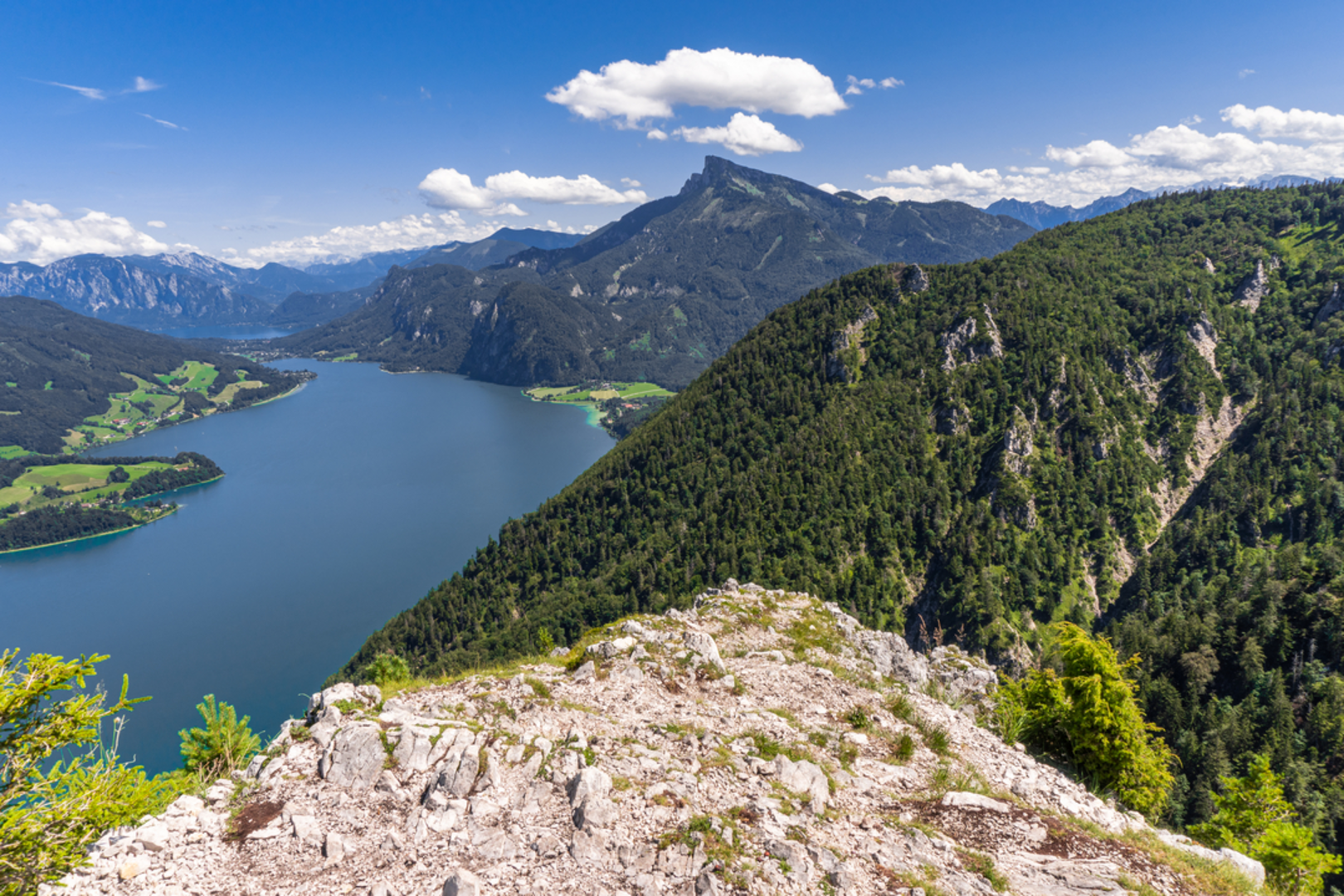 An image depicting the trail Mondsee - Oberwang Loop and its surrounding area.